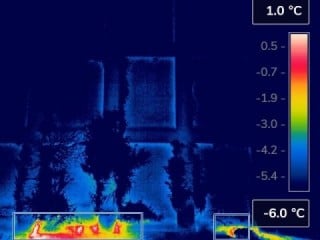 ドローンによる赤外線調査「護岸の熱画像（夜間撮影）」～囲みは加筆